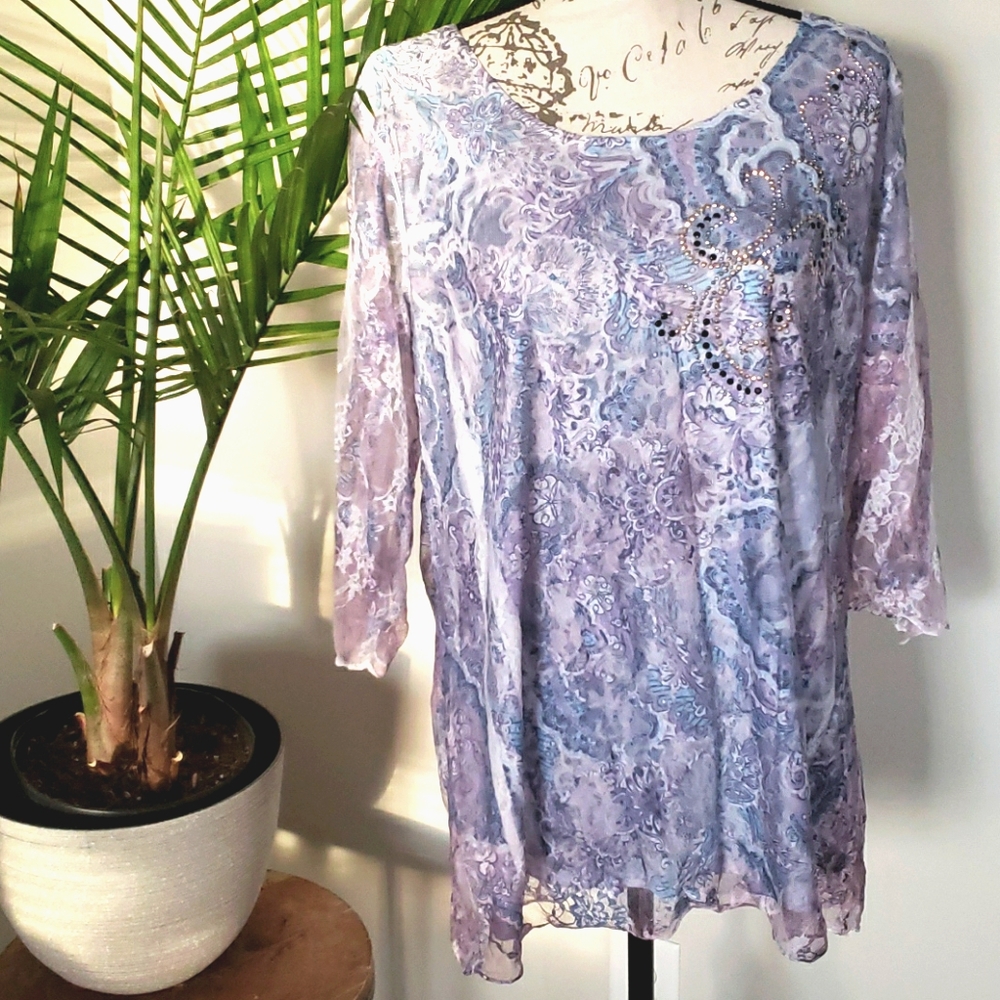 🔥4 for 25🔥Pretty lace bejeweled top Size 1x EUC